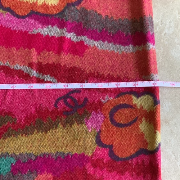 Cashmere wool blend multi colored floral motif scarf/shawl - Picture 7 of 13